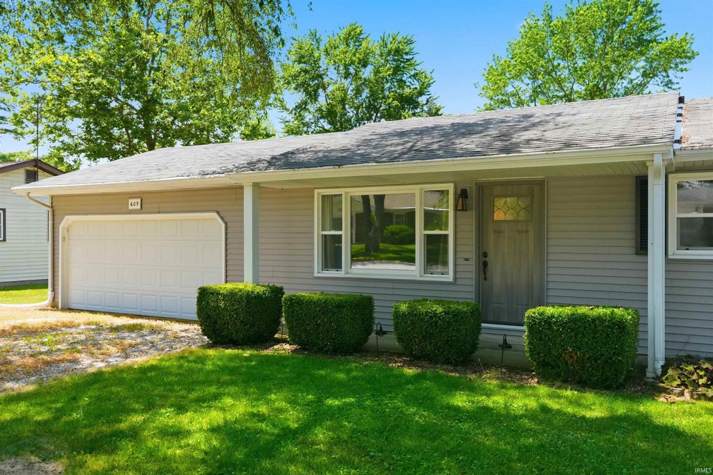 Photo of 609 Maxine Drive, Ossian, IN 46777 (MLS # 202627930)