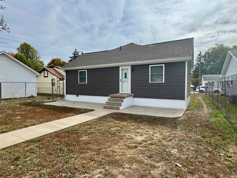 Tiny photo for 806 W Woodland Avenue, Kokomo, IN 46902 (MLS # 202542282)