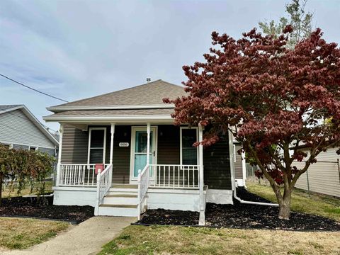 Photo of 806 W Woodland Avenue, Kokomo, IN 46902 (MLS # 202542282)