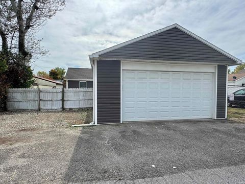 Tiny photo for 806 W Woodland Avenue, Kokomo, IN 46902 (MLS # 202542282)