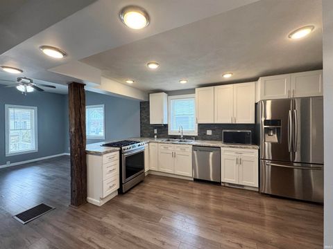 Tiny photo for 806 W Woodland Avenue, Kokomo, IN 46902 (MLS # 202542282)