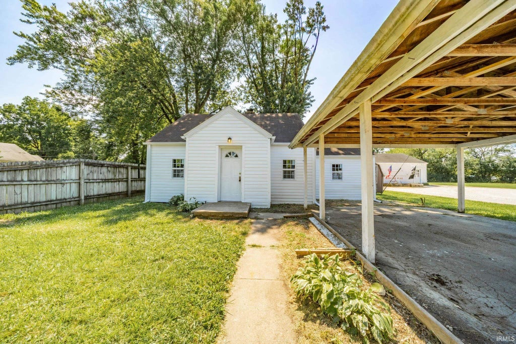 Photo of 107 E Berkley Avenue, Muncie, IN 47303 (MLS # 202632344)