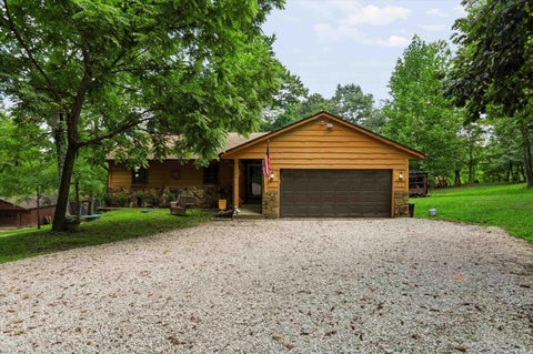 Photo of 3320 Pine Wood Drive, Spencer, IN 47460 (MLS # 202635958)