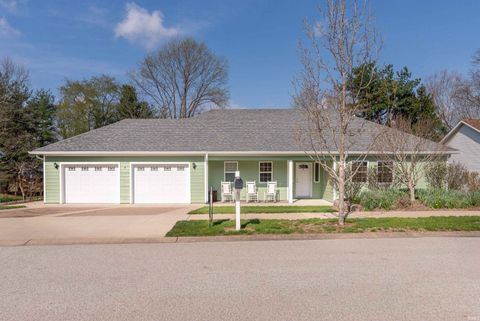 Photo of 4335 N Rindle Lane, Bloomington, IN 47404 (MLS # 202610912)