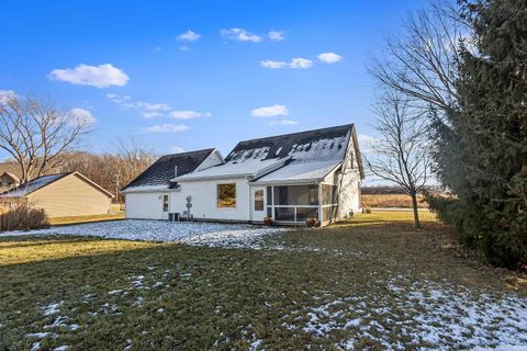 Tiny photo for 4335 E Arrowhead Road, Monticello, IN 47960 (MLS # 202601464)