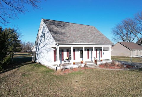 Photo of 4335 E Arrowhead Road, Monticello, IN 47960 (MLS # 202601464)