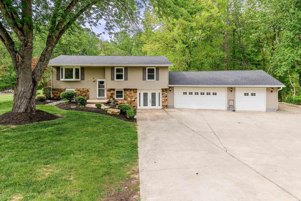 Photo of 2955 E Carowinds Court, Bloomington, IN 47401 (MLS # 202617409)