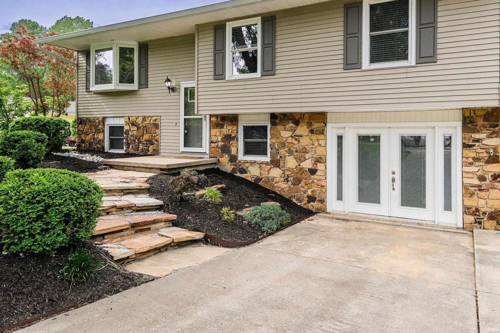 Photo of 2955 E Carowinds Court, Bloomington, IN 47401 (MLS # 202617409)