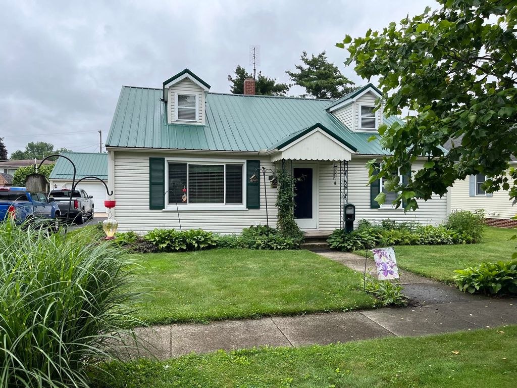 Photo of 508 S Line Street, South Whitley, IN 46787 (MLS # 202627010)