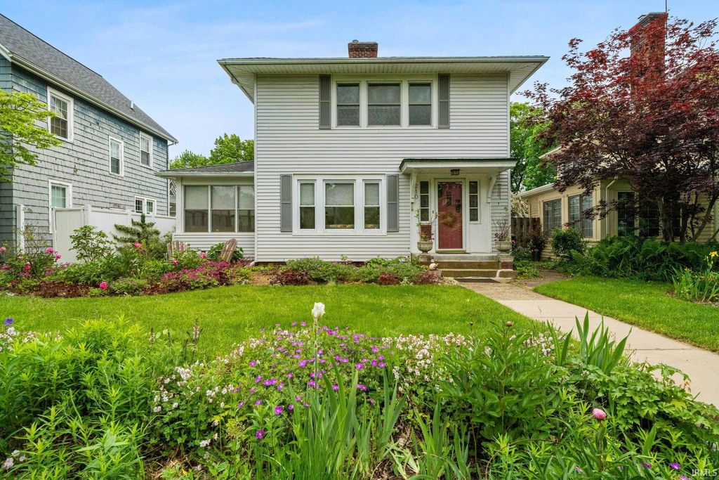 Photo of 210 Wakewa Avenue, South Bend, IN 46617 (MLS # 202610664)