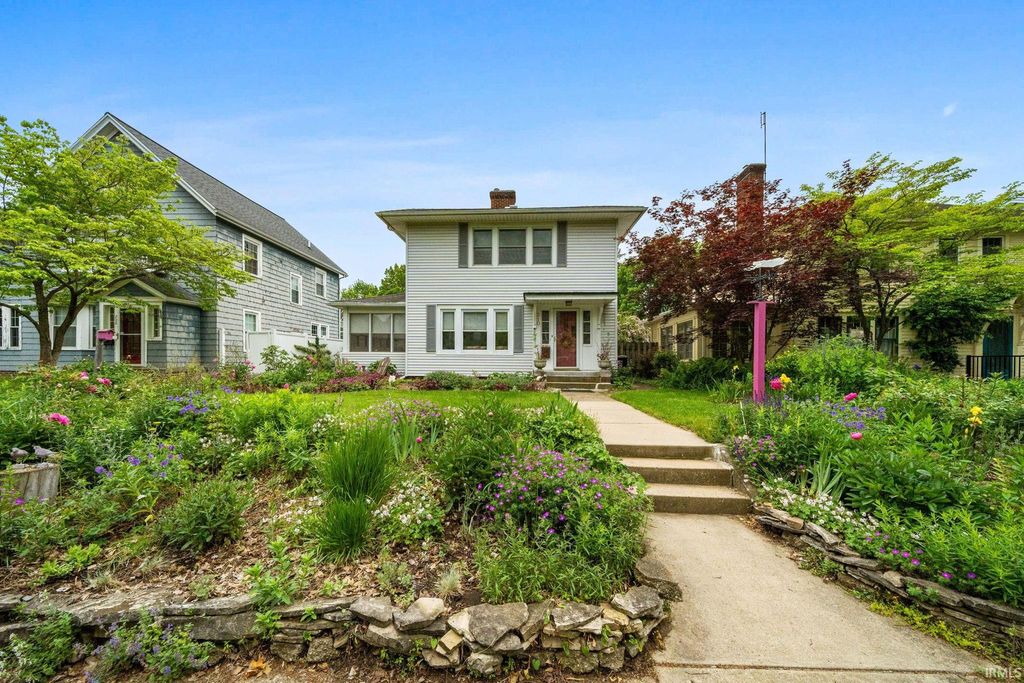 Photo of 210 Wakewa Avenue, South Bend, IN 46617 (MLS # 202610664)