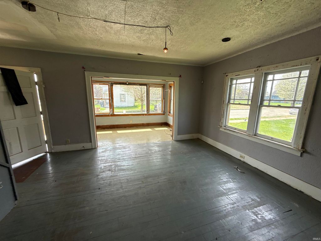 Photo of 2205 Kenwood Avenue, South Bend, IN 46628 (MLS # 202613273)