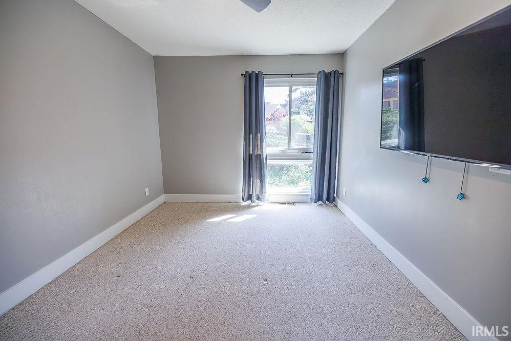 Photo of 9405 S Pointe LaSalles Drive, Bloomington, IN 47401 (MLS # 202614957)