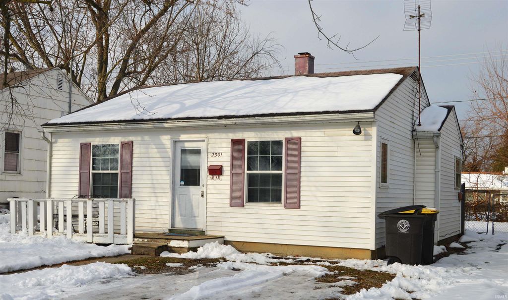 Photo of 2301 Vance Avenue, Fort Wayne, IN 46805 (MLS # 202548377)
