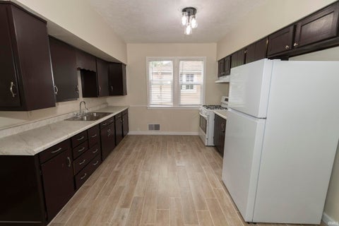 Tiny photo for 922 Monroe Street, Elkhart, IN 46516 (MLS # 202625483)