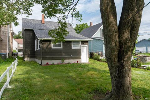 Tiny photo for 922 Monroe Street, Elkhart, IN 46516 (MLS # 202625483)