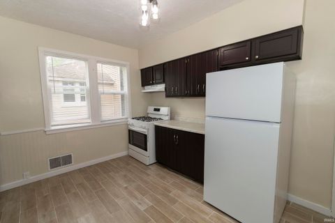 Tiny photo for 922 Monroe Street, Elkhart, IN 46516 (MLS # 202625483)