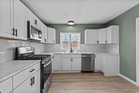 Tiny photo for 1229 N Courtland Avenue, Kokomo, IN 46901 (MLS # 202619738)