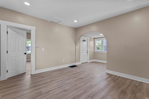 Tiny photo for 1229 N Courtland Avenue, Kokomo, IN 46901 (MLS # 202619738)