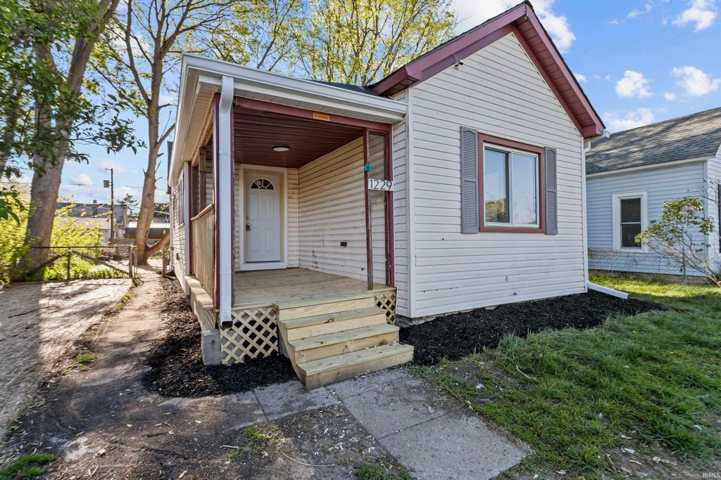 Photo of 1229 N Courtland Avenue, Kokomo, IN 46901 (MLS # 202619738)