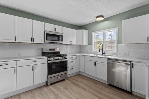 Tiny photo for 1229 N Courtland Avenue, Kokomo, IN 46901 (MLS # 202619738)