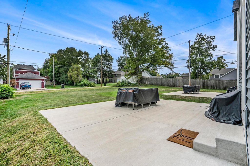 Photo of 922 N Hill Street, South Bend, IN 46617 (MLS # 202542619)