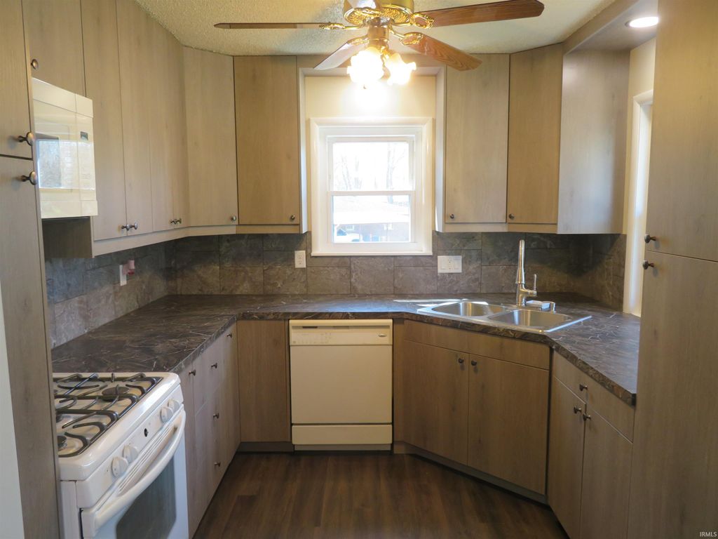 Photo of 1937 S Walnut Lane, Evansville, IN 47714 (MLS # 202610759)