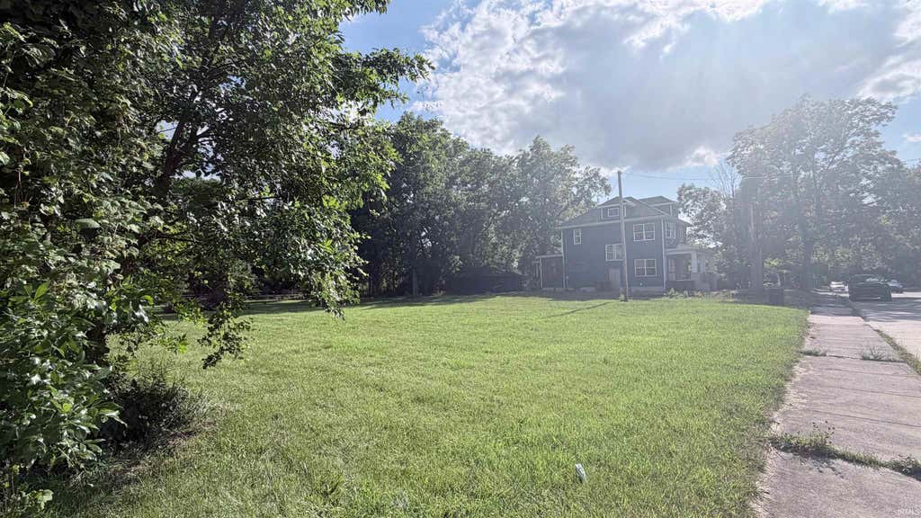 Photo of 2424 Manford Street, Fort Wayne, IN 46806 (MLS # 202631244)