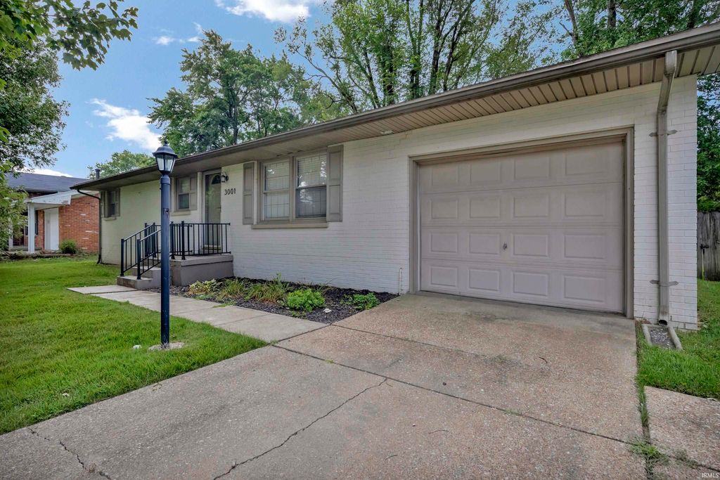 Photo of 3001 Eastbrooke Drive, Evansville, IN 47711 (MLS # 202629591)