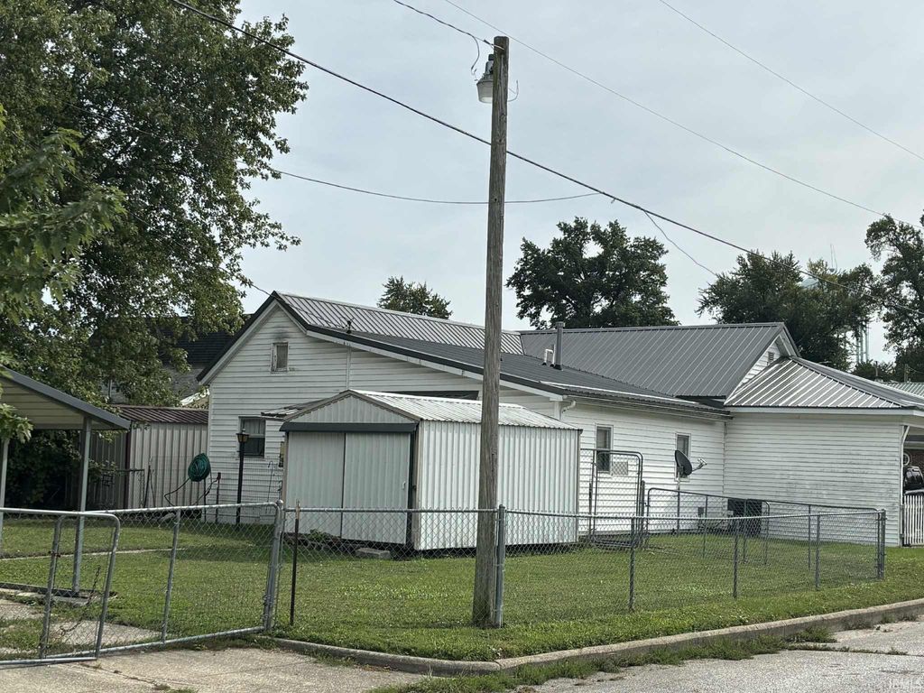 Photo of 500 E Maple Street, Washington, IN 47501 (MLS # 202541192)