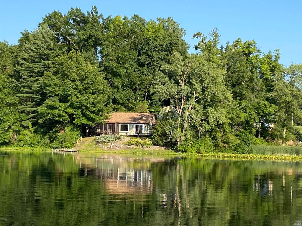 Photo of 8888 E Nordman Drive, Syracuse, IN 46567 (MLS # 202626547)