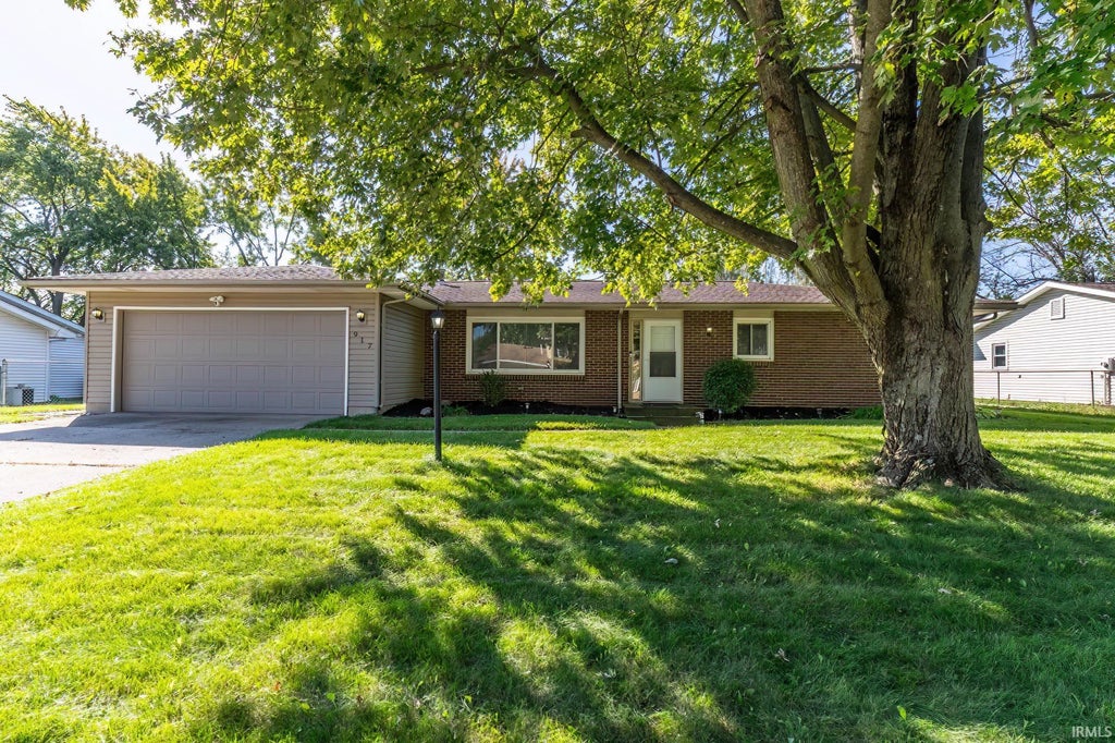 Photo of 917 Wolverton Drive, Fort Wayne, IN 46825 (MLS # 202641639)