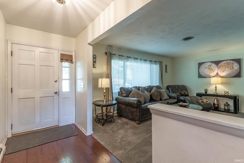 Photo of 917 Wolverton Drive, Fort Wayne, IN 46825 (MLS # 202641639)