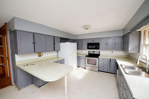 Tiny photo for 8615 W State Rd 26, Rossville, IN 46065 (MLS # 202545199)