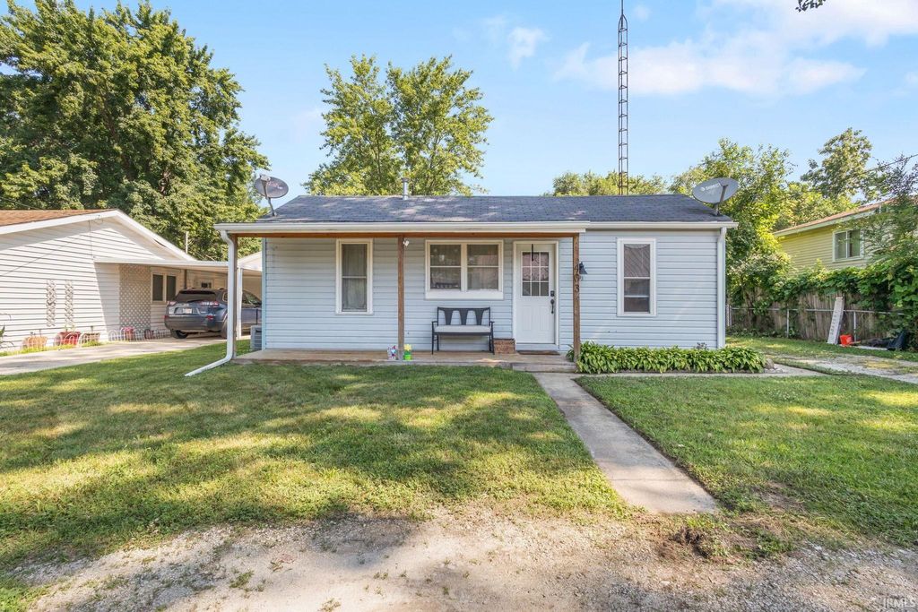 Photo of 403 W Ellis Street, Knox, IN 46534 (MLS # 202627395)
