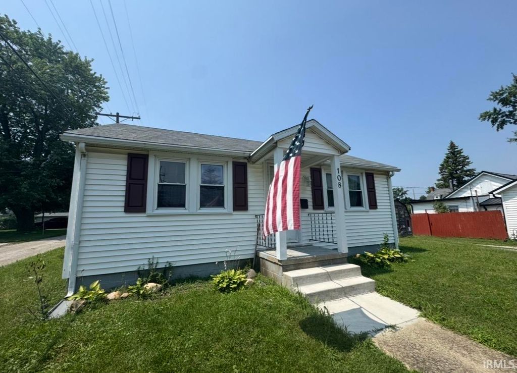 Photo of 108 S Oak Street, Columbia City, IN 46725 (MLS # 202607401)