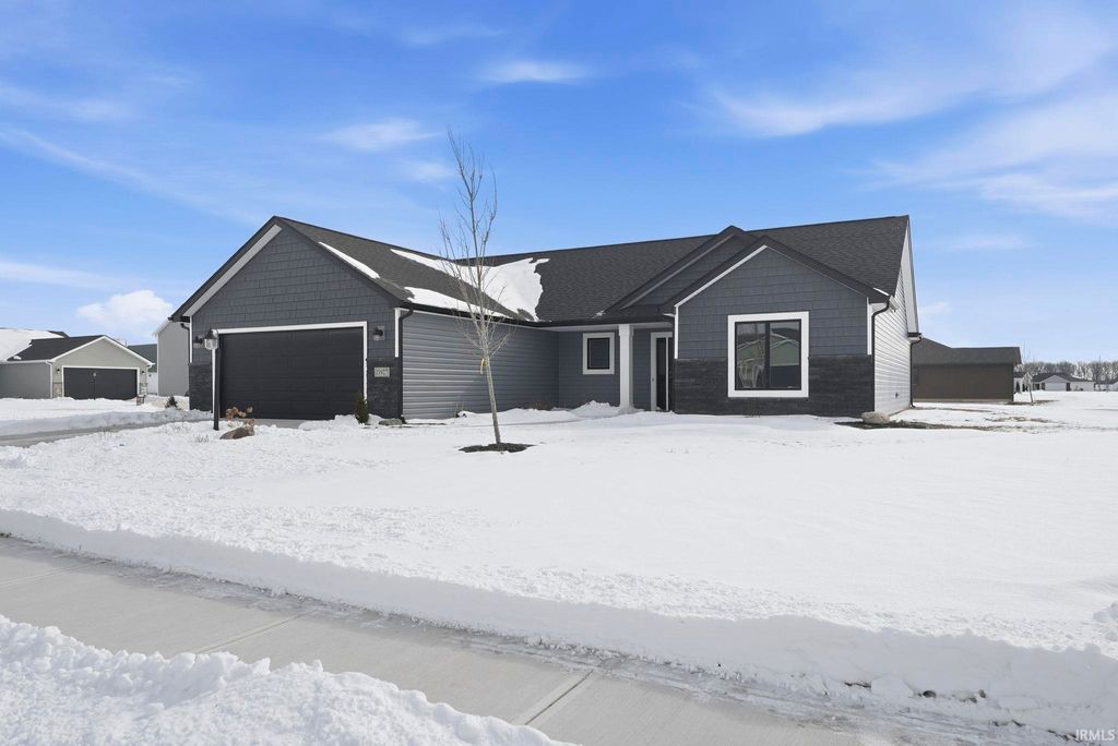 Photo of 13927 Ascari Cove, Fort Wayne, IN 46818 (MLS # 202604123)