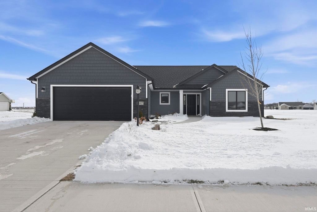 Photo of 13927 Ascari Cove, Fort Wayne, IN 46818 (MLS # 202604123)