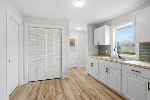 Tiny photo for 913 W Virginia Avenue, Kokomo, IN 46902 (MLS # 202623472)