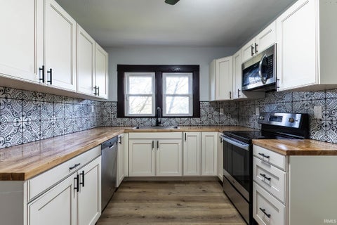 Tiny photo for 675 N Flint Road, Angola, IN 46703 (MLS # 202639800)