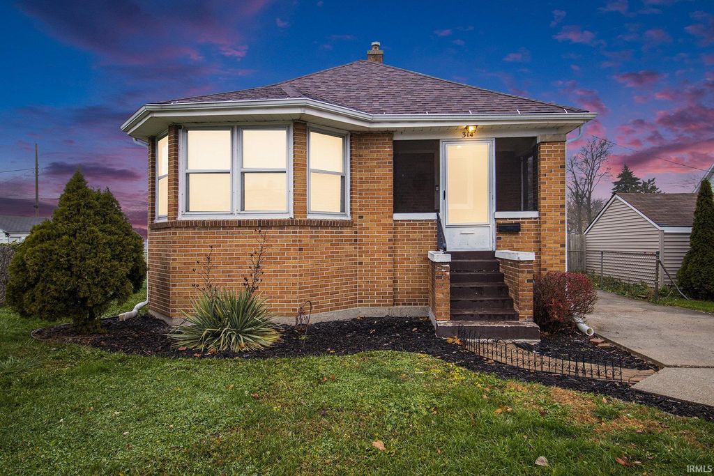 Photo of 314 E 16Th Street, Mishawaka, IN 46544 (MLS # 202546889)