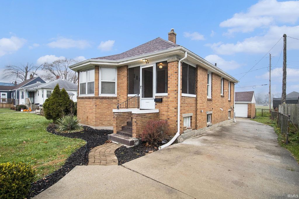 Photo of 314 E 16Th Street, Mishawaka, IN 46544 (MLS # 202546889)