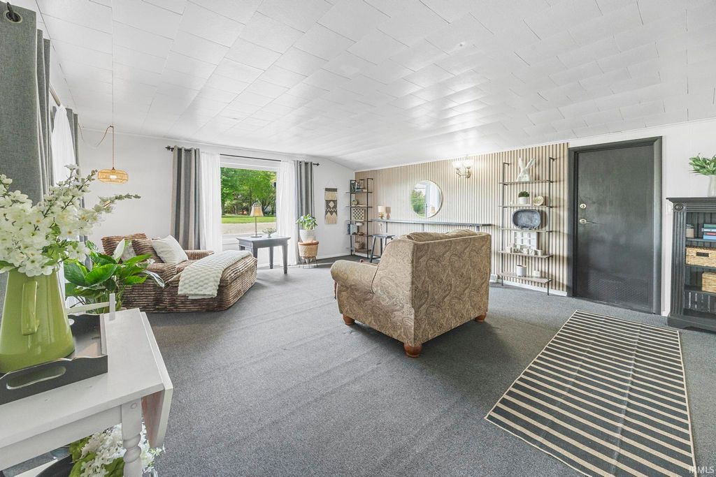 Photo of 1304 N Chestnut Street, Huntingburg, IN 47542 (MLS # 202613516)