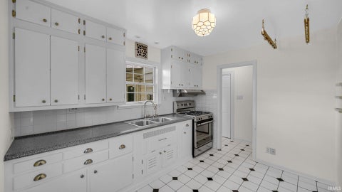 Tiny photo for 917 W Lawrence Street, Mishawaka, IN 46545 (MLS # 202624871)