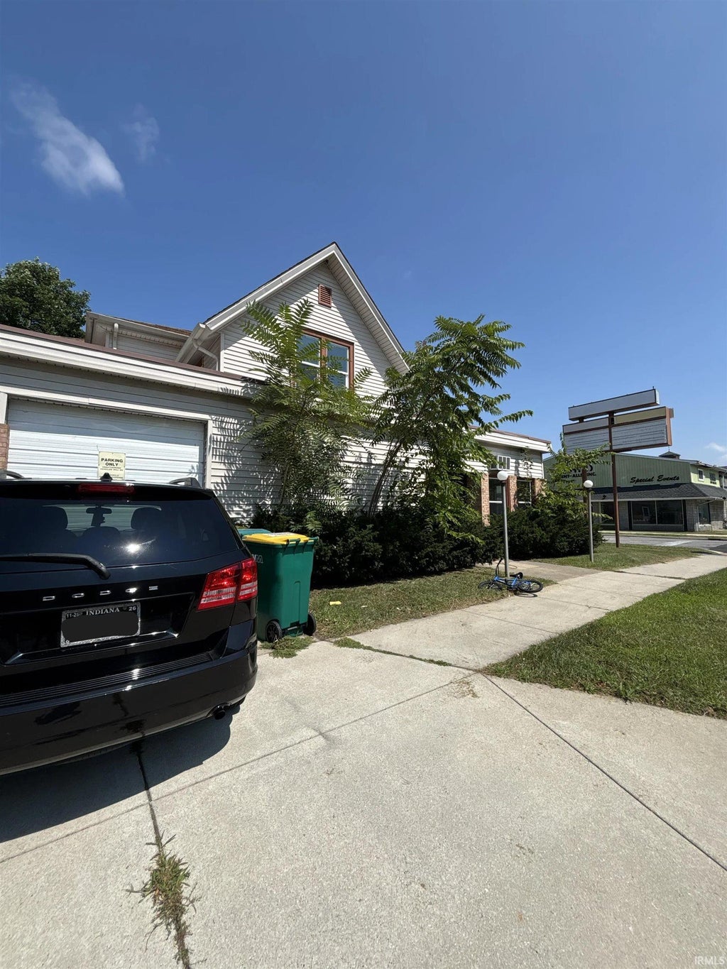 Photo of 402 W Mishawaka Avenue, Mishawaka, IN 46545 (MLS # 202635447)