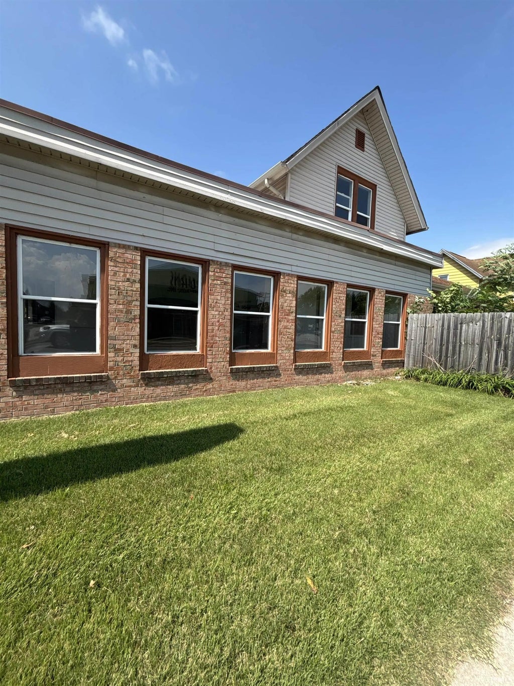 Photo of 402 W Mishawaka Avenue, Mishawaka, IN 46545 (MLS # 202635447)