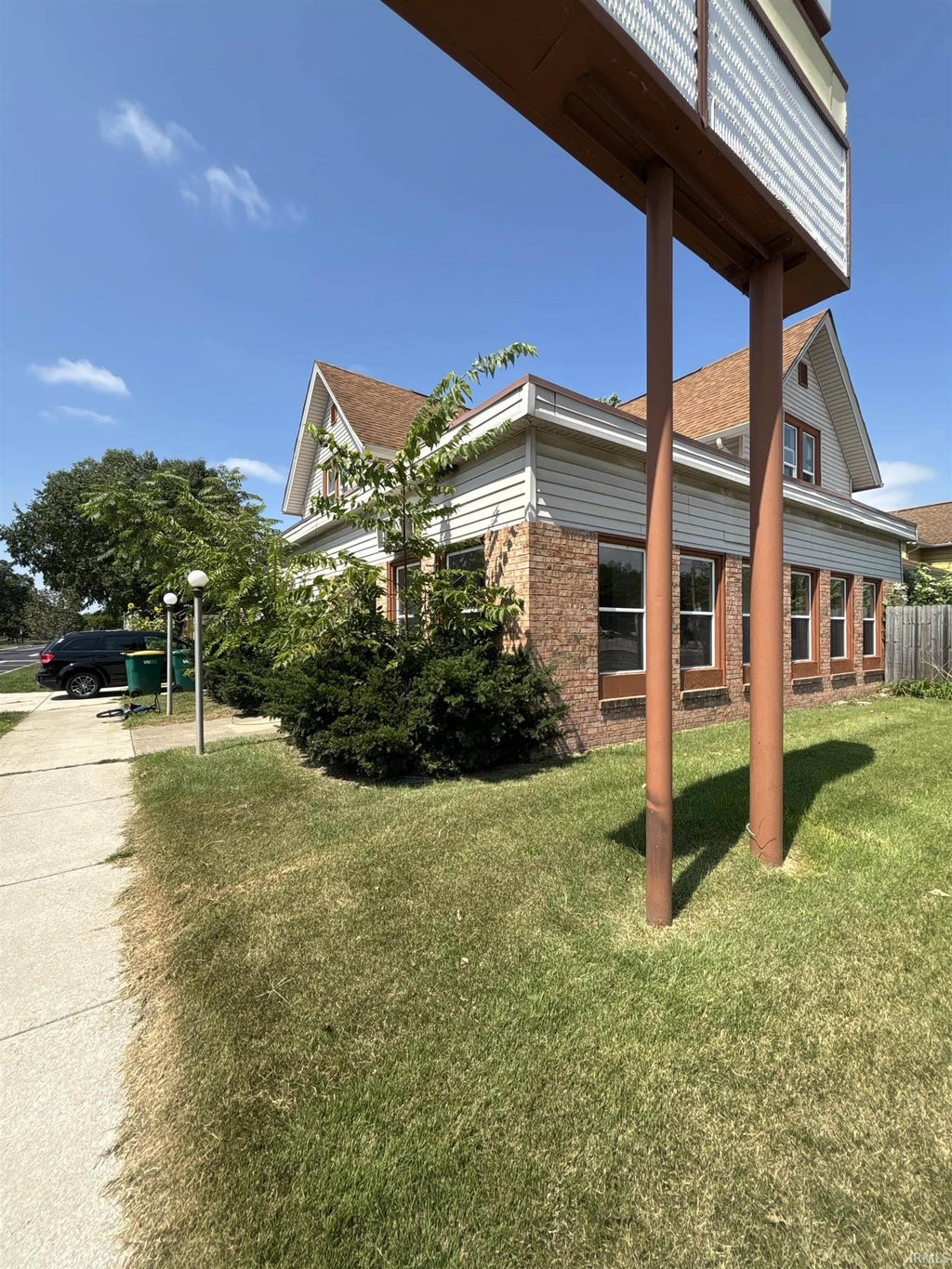Photo of 402 W Mishawaka Avenue, Mishawaka, IN 46545 (MLS # 202635447)