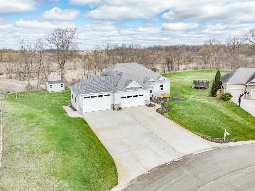 Photo of 1880 E Ridge Valley Drive, Warsaw, IN 46582 (MLS # 202610099)