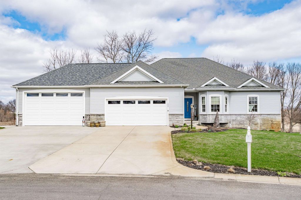 Photo of 1880 E Ridge Valley Drive, Warsaw, IN 46582 (MLS # 202610099)
