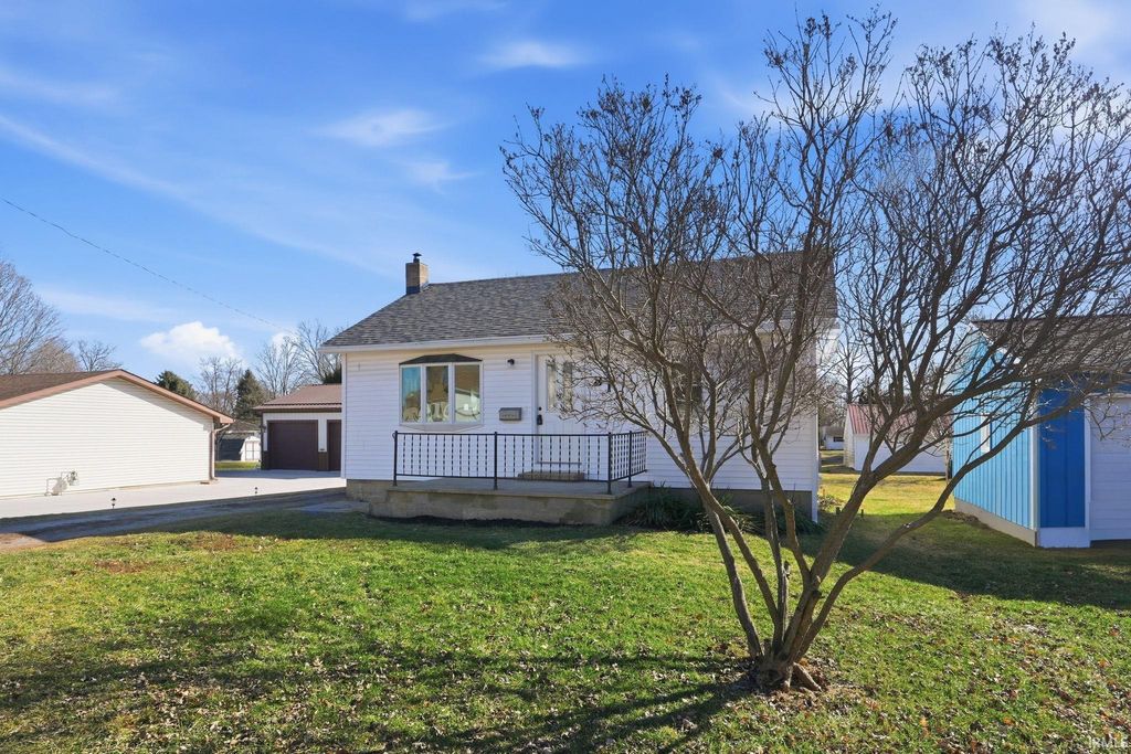 Photo of 818 Hazel Street, Auburn, IN 46706 (MLS # 202606789)